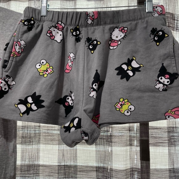 Sanrio Hello Kitty and Friends Gray Pajama Set - Picture 3 of 5